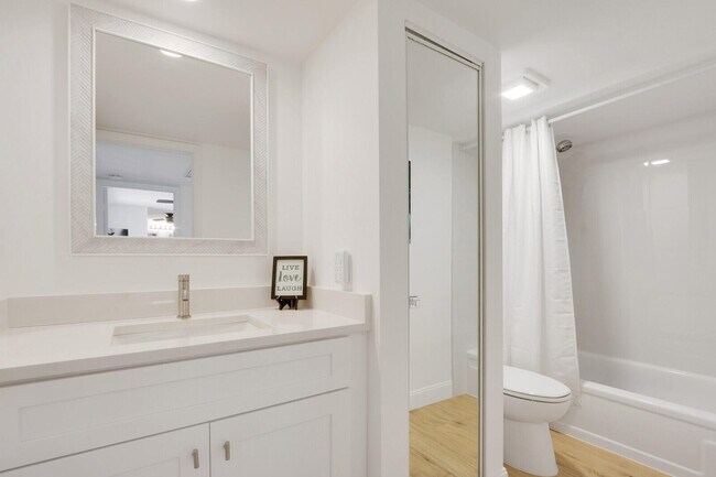 Building Photo - 1614 16th Ln