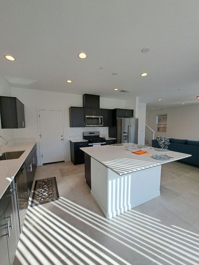 Building Photo - MOVE IN READY: Brand-New 2-Story Home with...