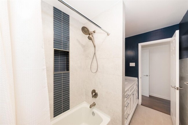 Building Photo - 5701 Gloucester Ln