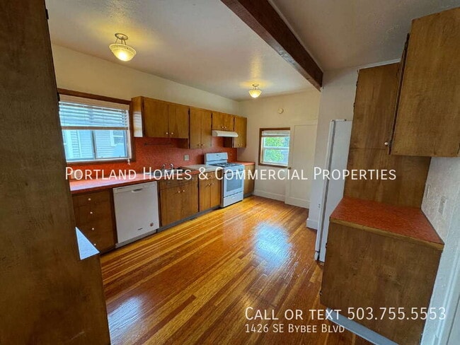 Building Photo - 1426 SE Bybee Blvd