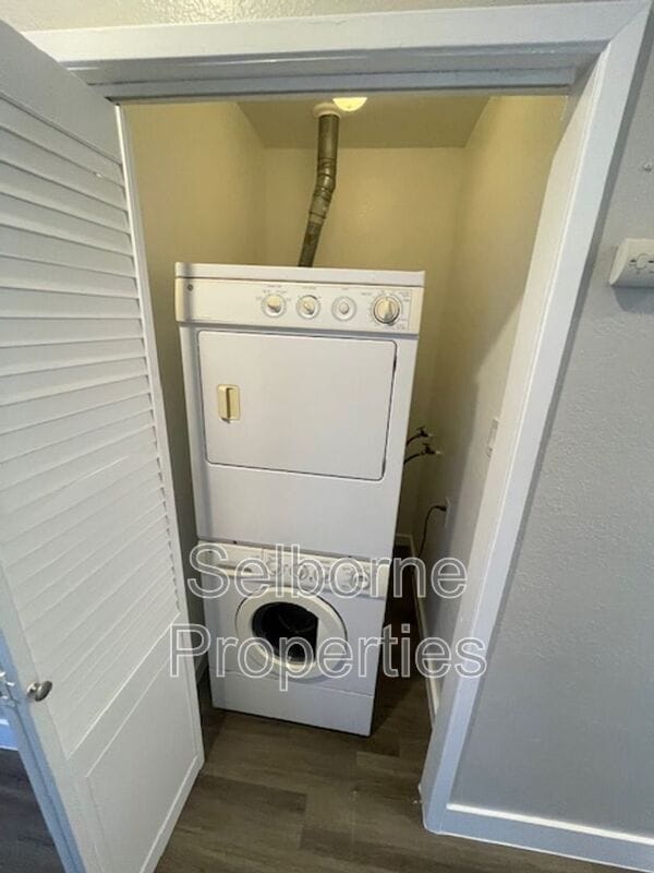 Building Photo - 1946 E 20th St