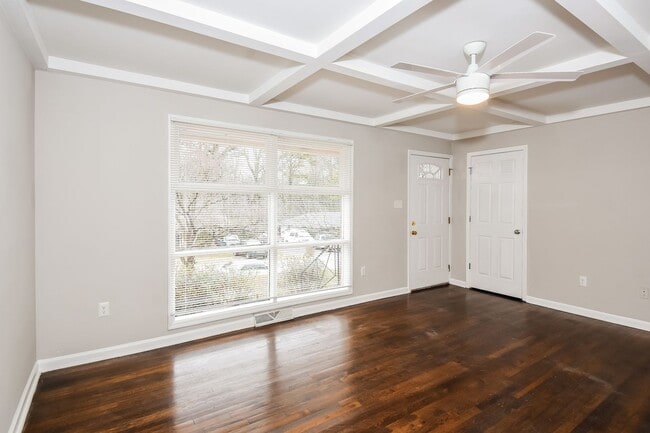 Building Photo - Gorgeous 3BR Home with Covered Parking in Prime Kennesaw Location