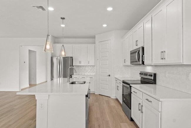 Building Photo - 5684 Hampton Park Cir