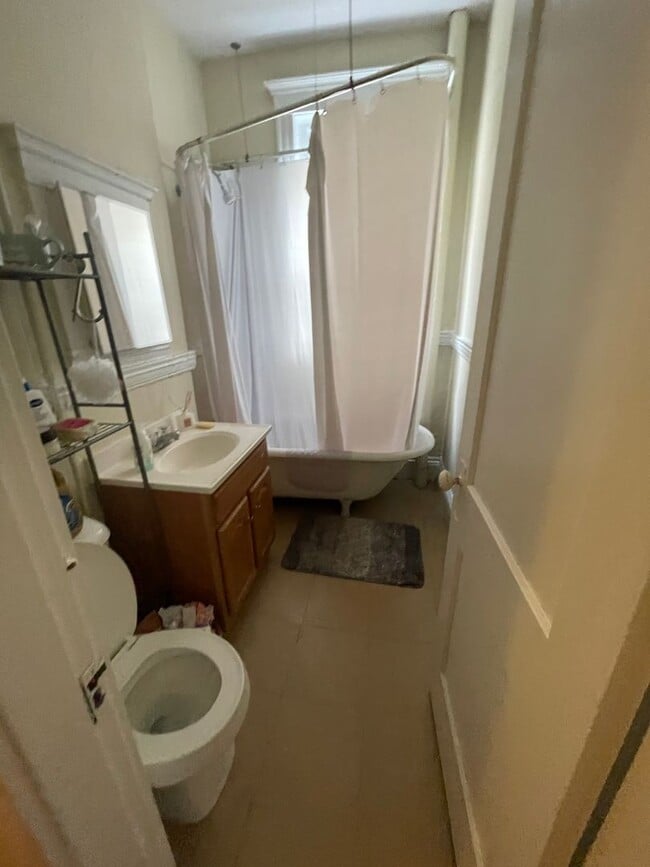 Building Photo - Corner Unit Super Sunny Split 2 Bed HT HW Inc No Fee Students ok   text for video