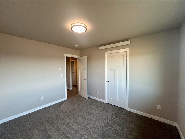 Building Photo - 612 Mead Ave