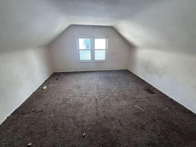 Building Photo - 3-BED, 1 BATH BEAUTIFUL SINGLE- FAMILY HOME IN MAPLE HEIGHTS!.