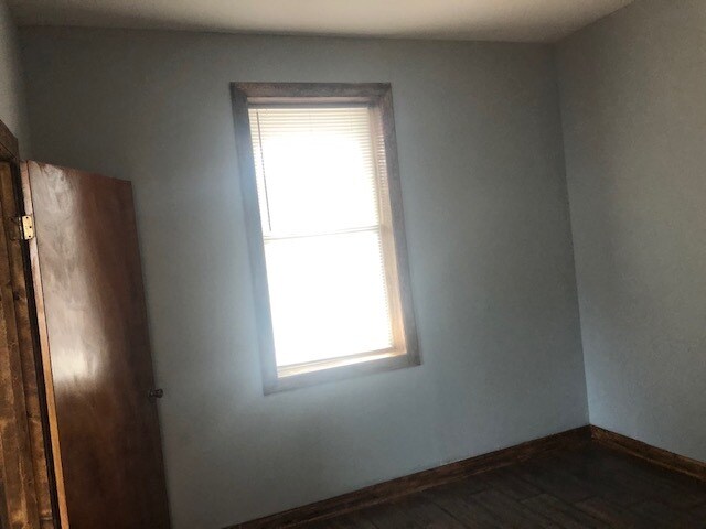 Building Photo - 3713 W Shakespeare Ave