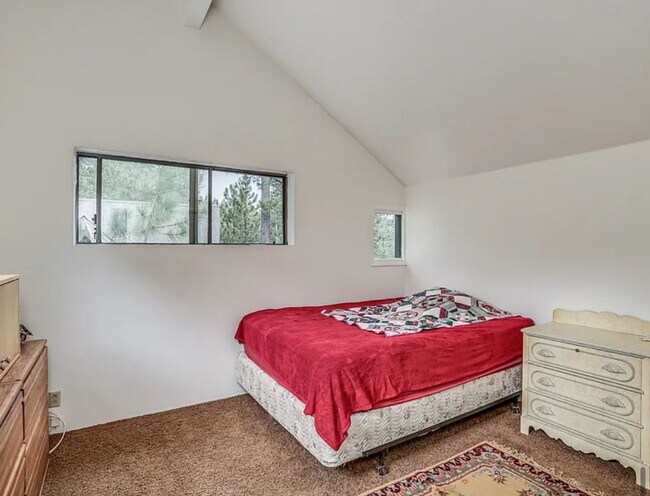 Building Photo - Large beautiful home in Idyllwild