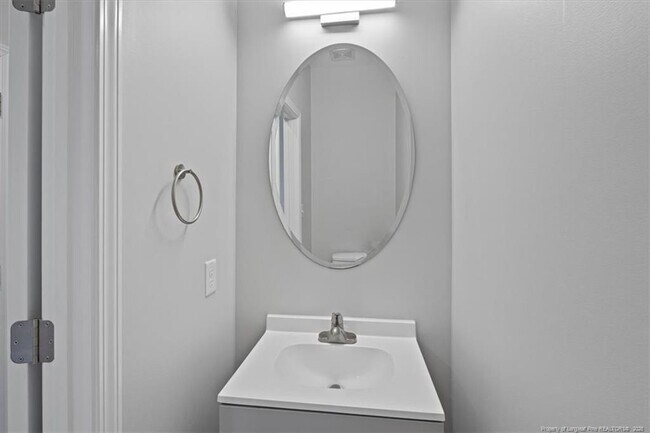 Building Photo - 134 Huzzas Cir