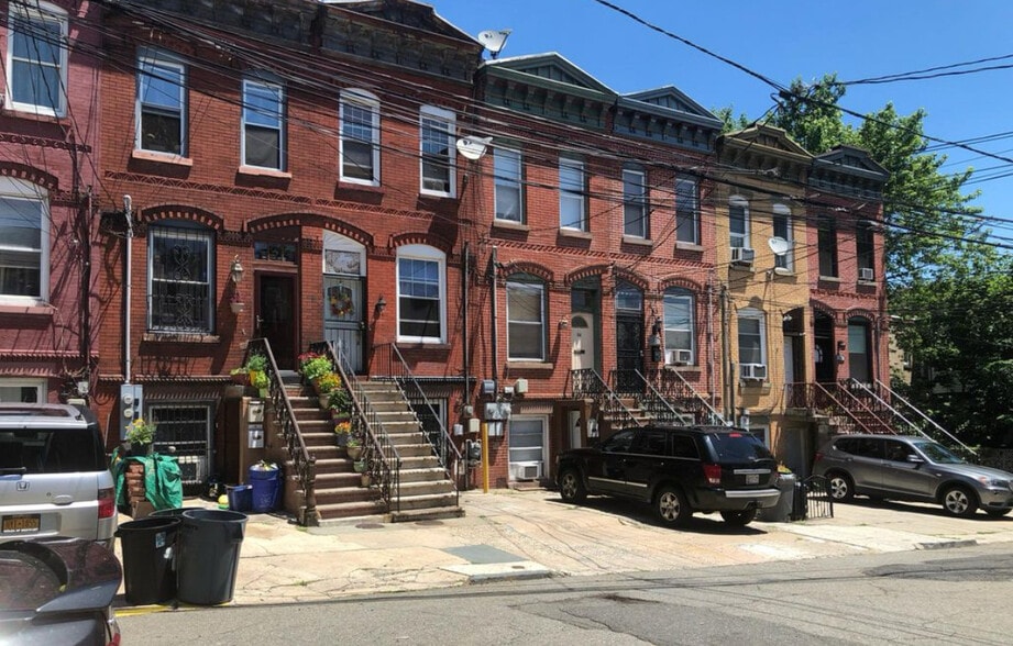 Primary Photo - 92 Prescott St