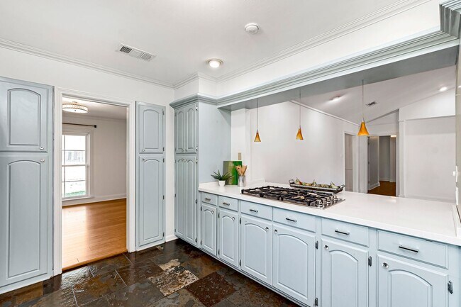 Building Photo - 4204 Pine Park Dr
