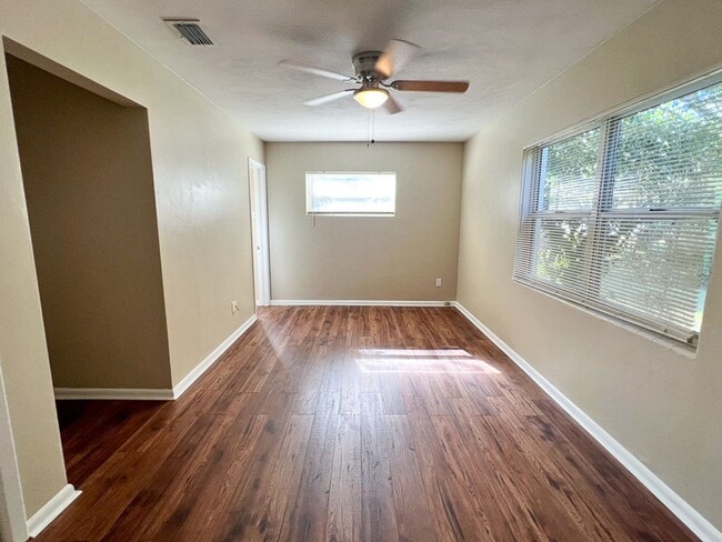 Building Photo - Pet Friendly 3BR/2BA NW Gainesville Home - Available mid-July!