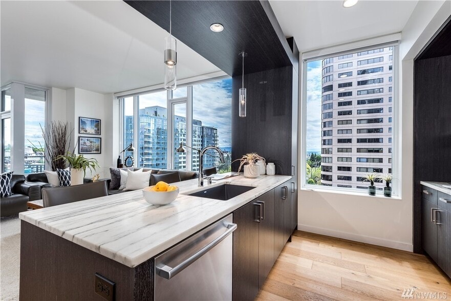 Building Photo - 1321 Seneca St