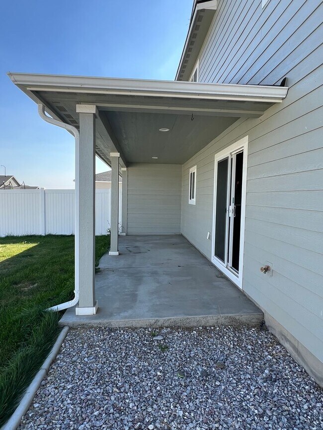 Building Photo - New Duplex fro Rent