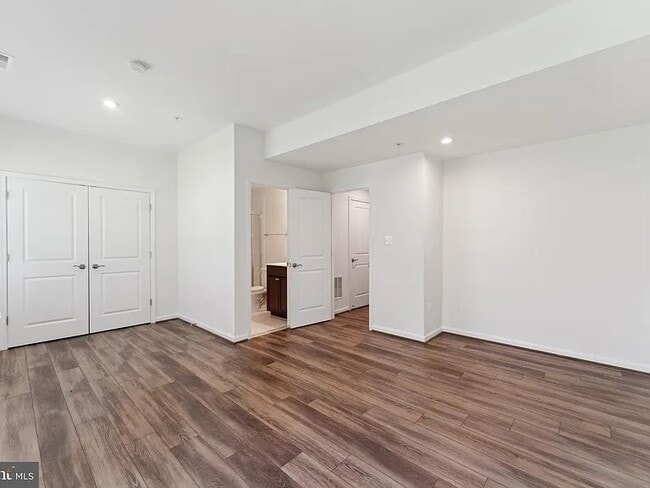 Building Photo - 204 Jenkins Way