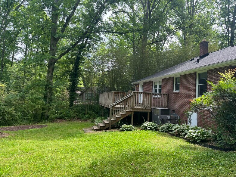Building Photo - 402 Upper Highland Dr