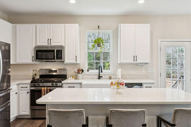 Building Photo - 4 Bedroom, 2.5 Bathroom Home in The Refuge at Ravenel - Ravenel