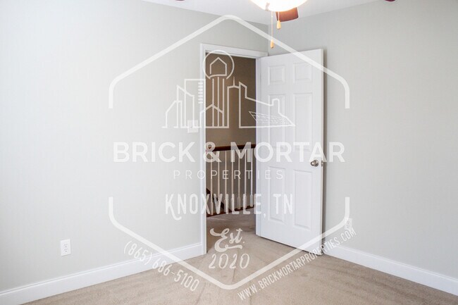 Building Photo - 5722 Rhyne Cove Ln