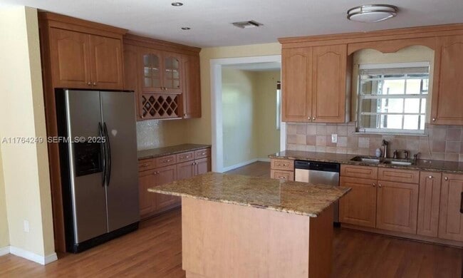 Building Photo - 3961 Park Ln