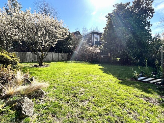 Building Photo - 4721 43rd Ave S