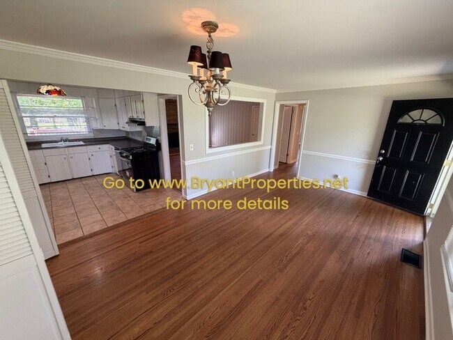 Building Photo - 720 Robert Burns Dr