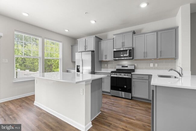 Building Photo - 7980 Patterson Wy