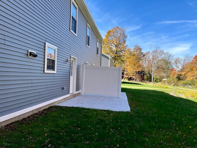 Building Photo - 481 Norwich Ave