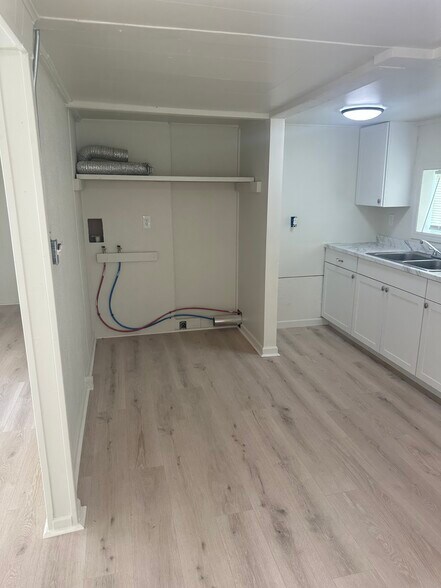 Building Photo - 327 Landau Dr