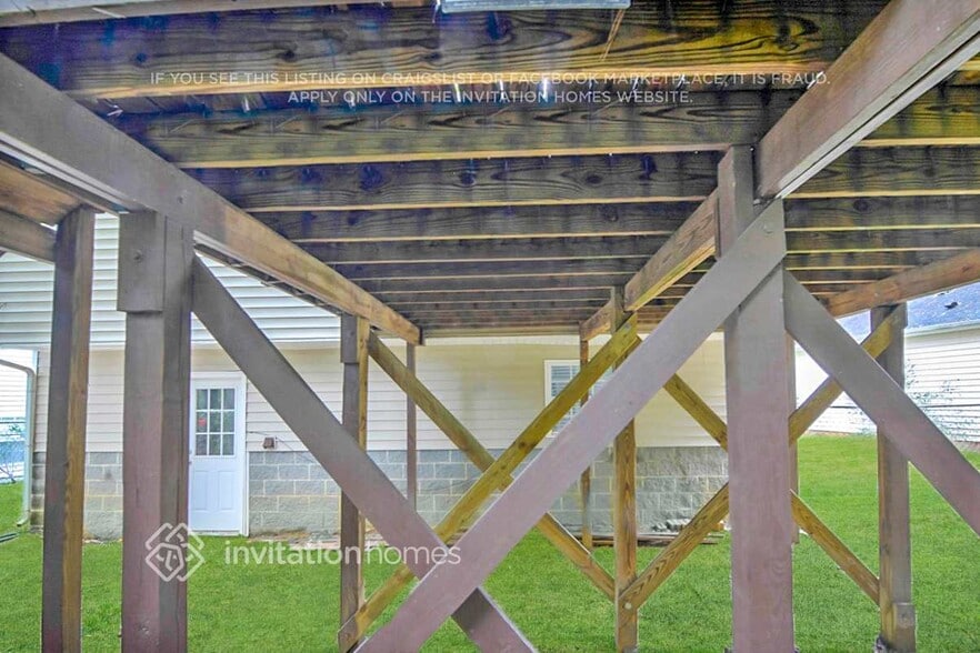 Building Photo - 1817 Elkpark Dr