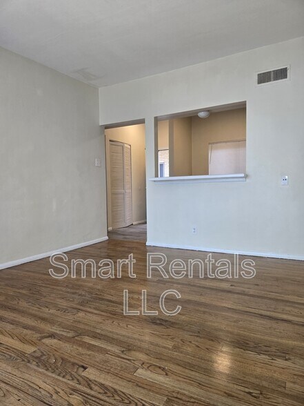 Primary Photo - 4300 Fairview Ave