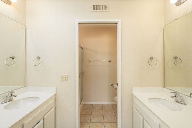 Building Photo - Beautiful Home In Coveted Rancho Del Oro!