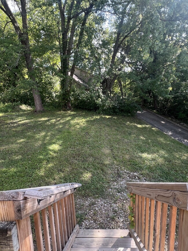 Building Photo - 2 Bedroom Duplex on South Side of Des Moin...