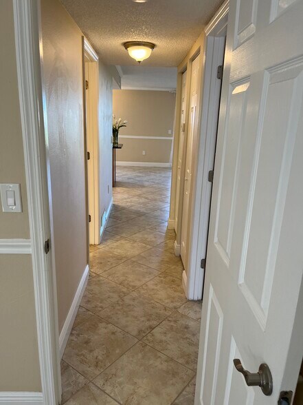 Hallway - 2469 Twin Dr