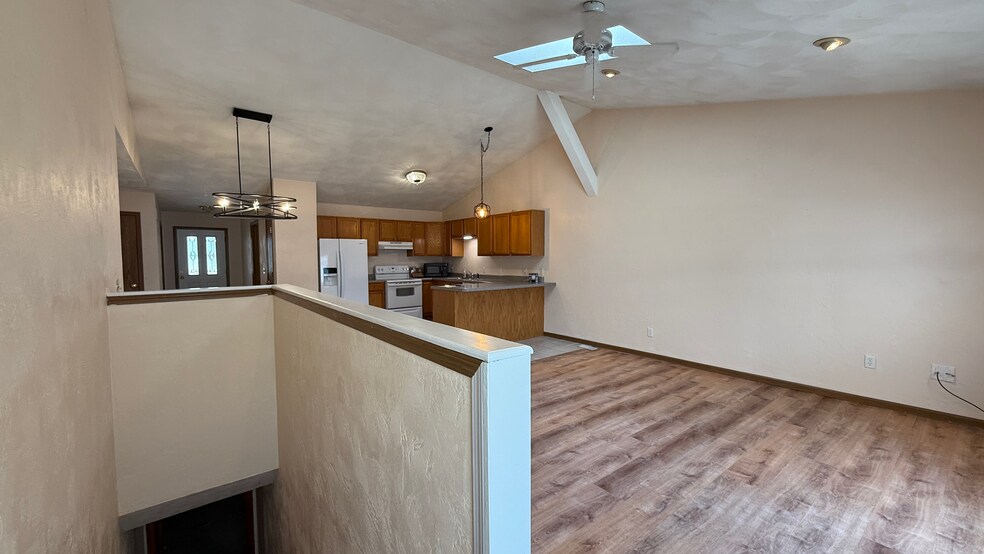 Building Photo - 213 Mueller Ln