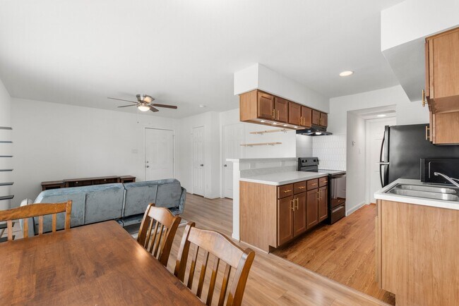 Building Photo - 2750 Holly Hall St