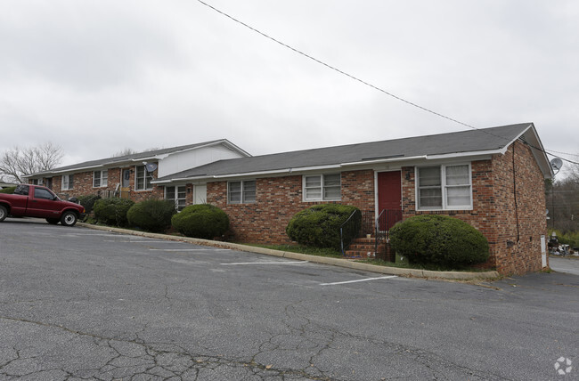 Building Exterior - Quail Ridge