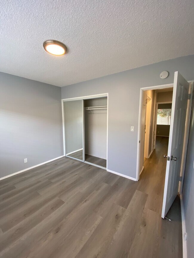 Building Photo - w651