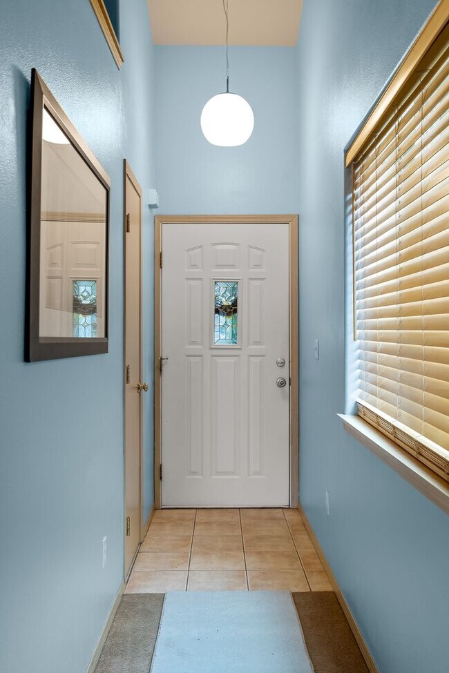 Building Photo - Eastside Olympia 3BD