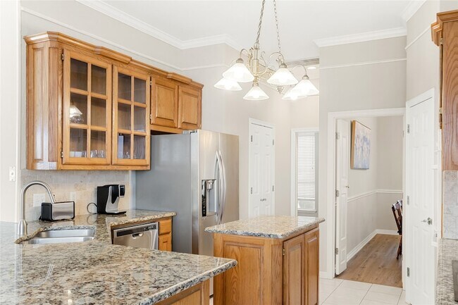 Building Photo - 118 W Greenbriar Ln