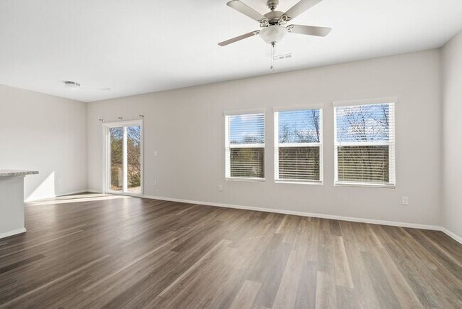 Building Photo - Discover Modern Living | Comfortable 3 Bedroom, 2.5 Bath Home with Upstairs Loft in Farmington