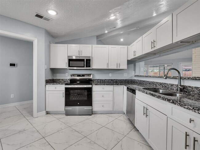 Building Photo - 6410 Barrygate Dr