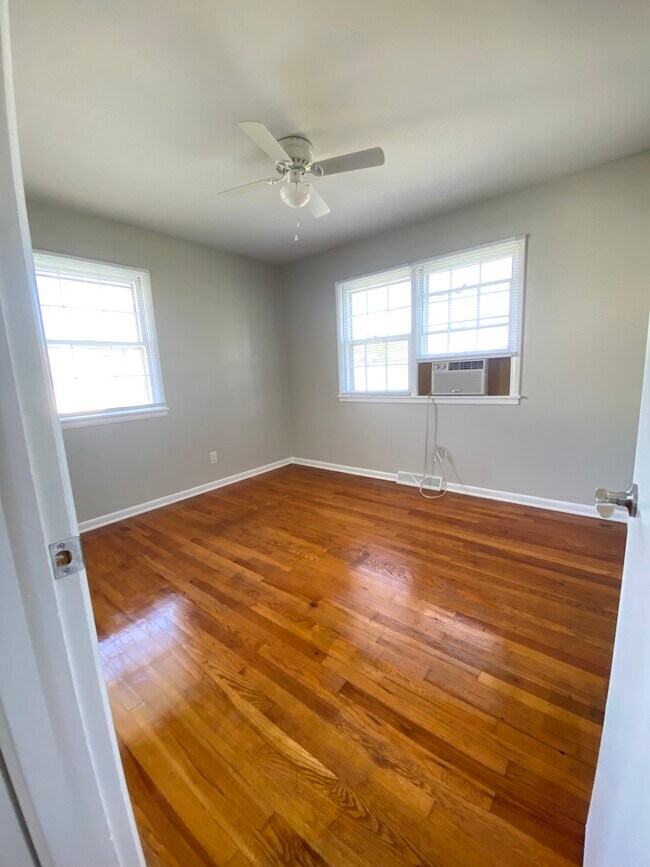 Master Bedroom - 2806 Highland Dr