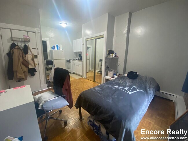 Primary Photo - 48 Anderson St