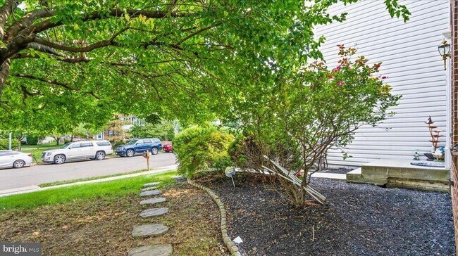 Building Photo - 9750 Granary Pl
