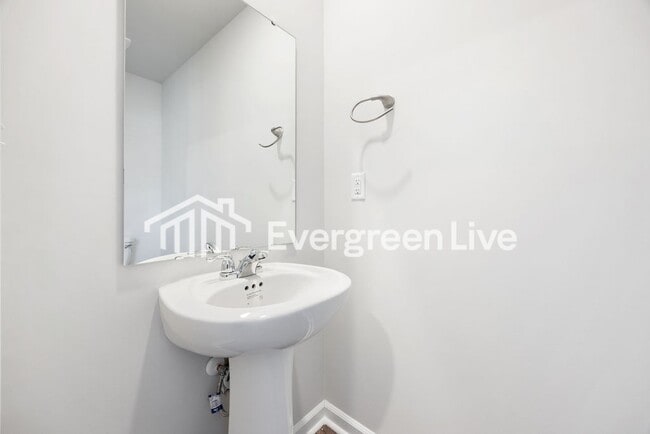 Building Photo - 1606 King Oaks Lp