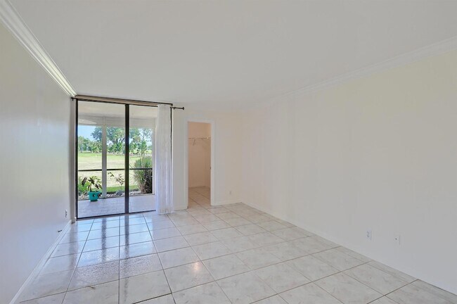 Building Photo - 5390 Woodland Lakes Dr