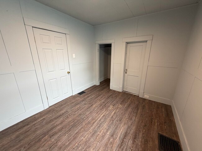 Building Photo - 426 Maple-W