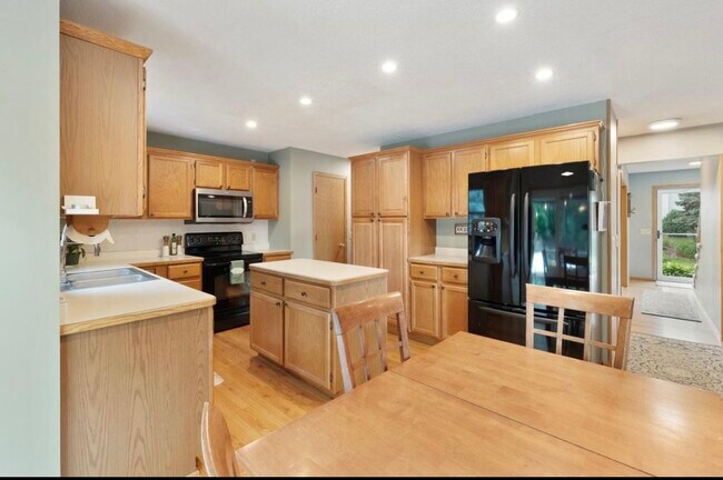 Building Photo - 1389 Camelback Dr