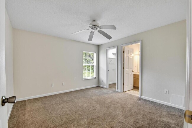 Building Photo - DUPLEX