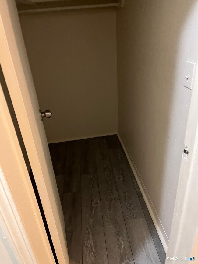 Building Photo - 800 Hallett St